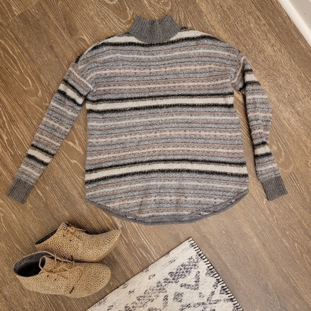American Eagle Soft Striped Sweater Size XS